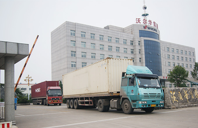 沃爾華集團(tuán)20臺挖掘機(jī)順利出口中東地區(qū)