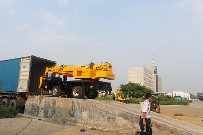 沃爾華集團(tuán)挖掘機(jī)、起重機(jī)出口哥斯達(dá)黎加